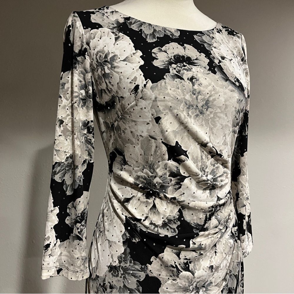 Long sleeve floral fitted knee length dress - Picture 3 of 14